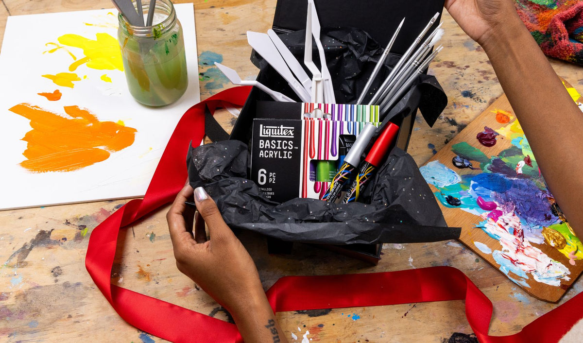 SMALL GIFTS. HUGE CREATIVE ENERGY.